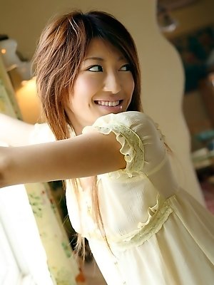 Yu Santome cute teen model shows off her hot body in pictures