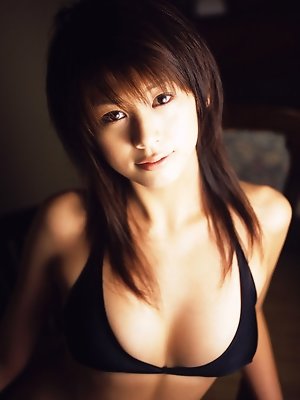 Plump breasted gravure idol shows off her delicious curves
